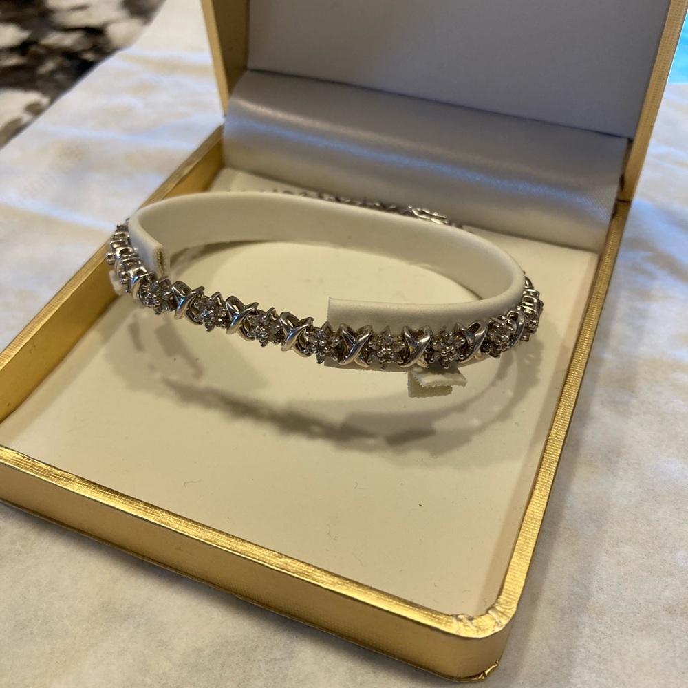 One carat sterling silver Diamond tennis bracelet 925 never worn $200 final.